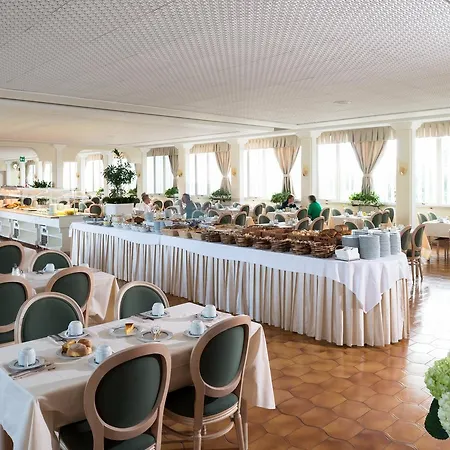 Отель Apollo Terme Монтегротто-Терме